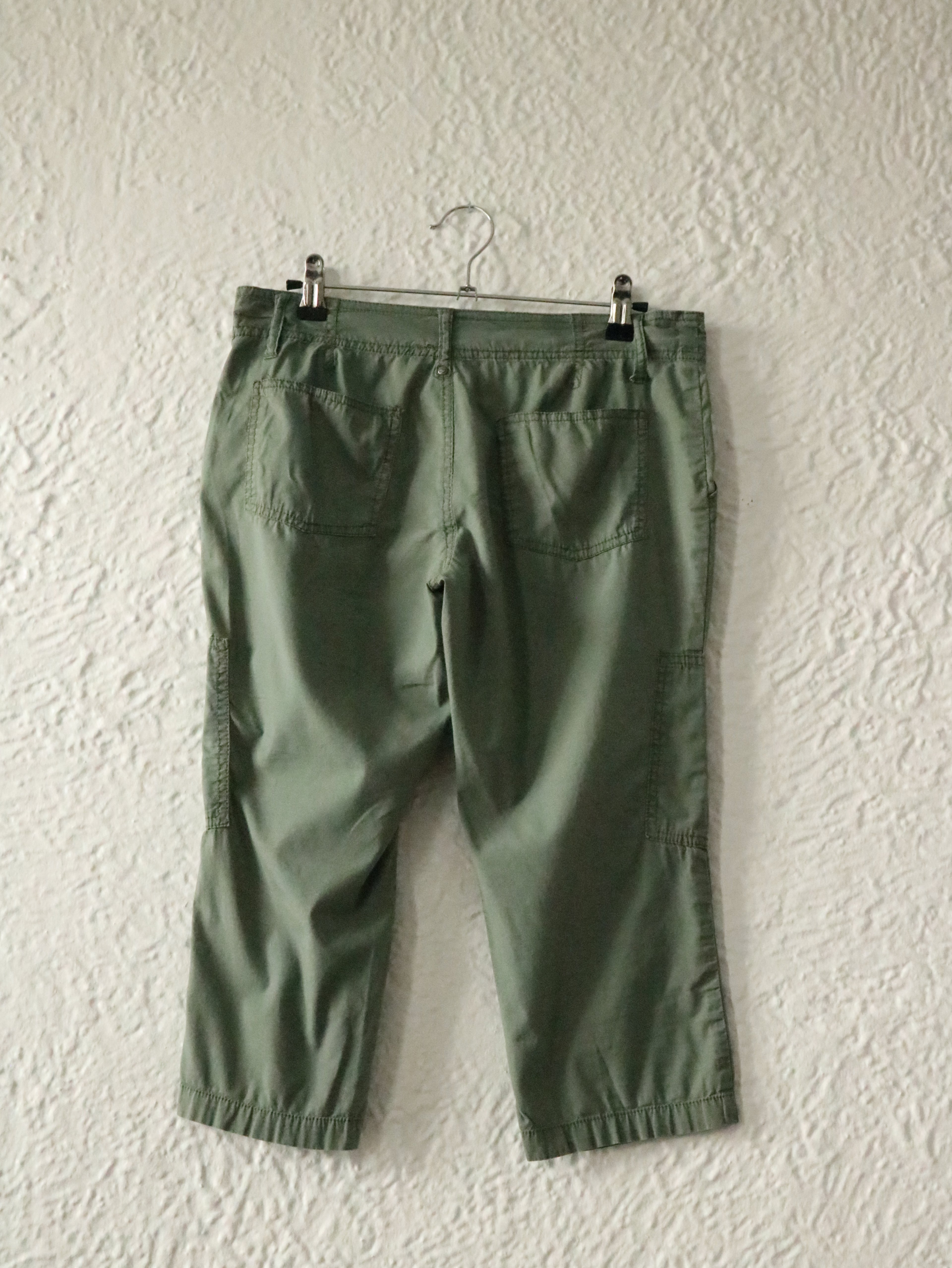Y2K Fatigue Green Cargo Capris - Size Small
