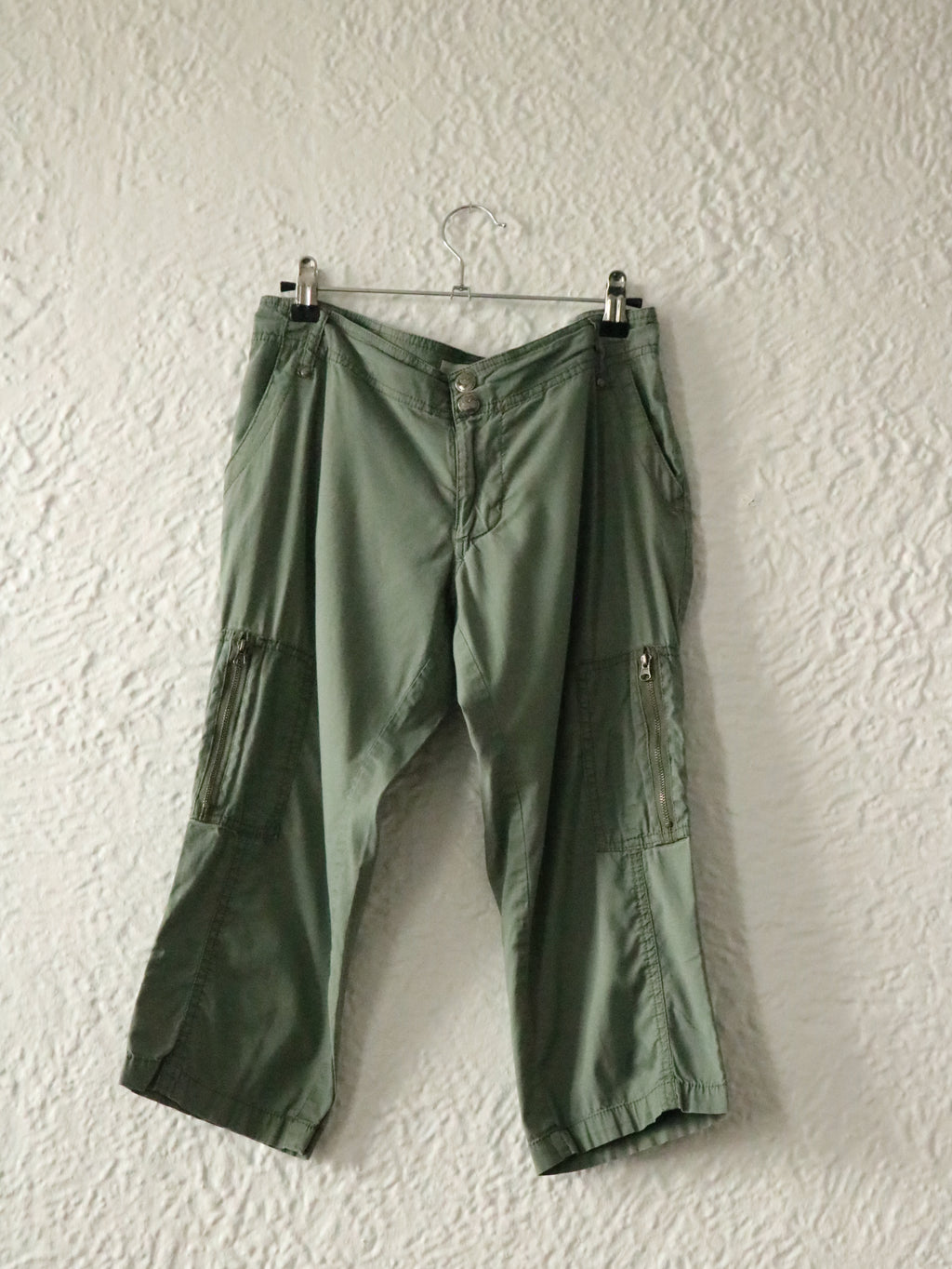 Y2K Fatigue Green Cargo Capris - Size Small