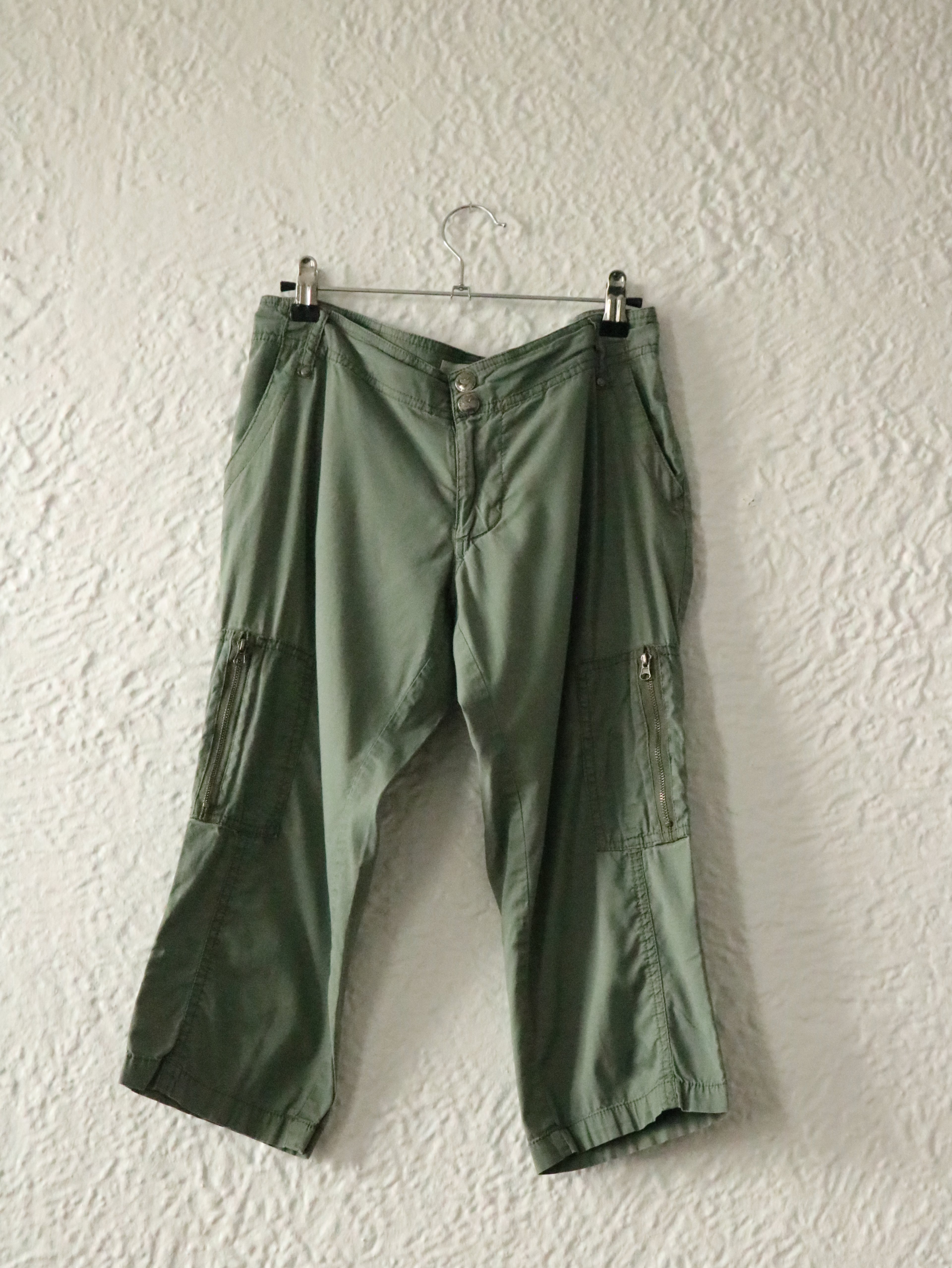 Y2K Fatigue Green Cargo Capris - Size Small